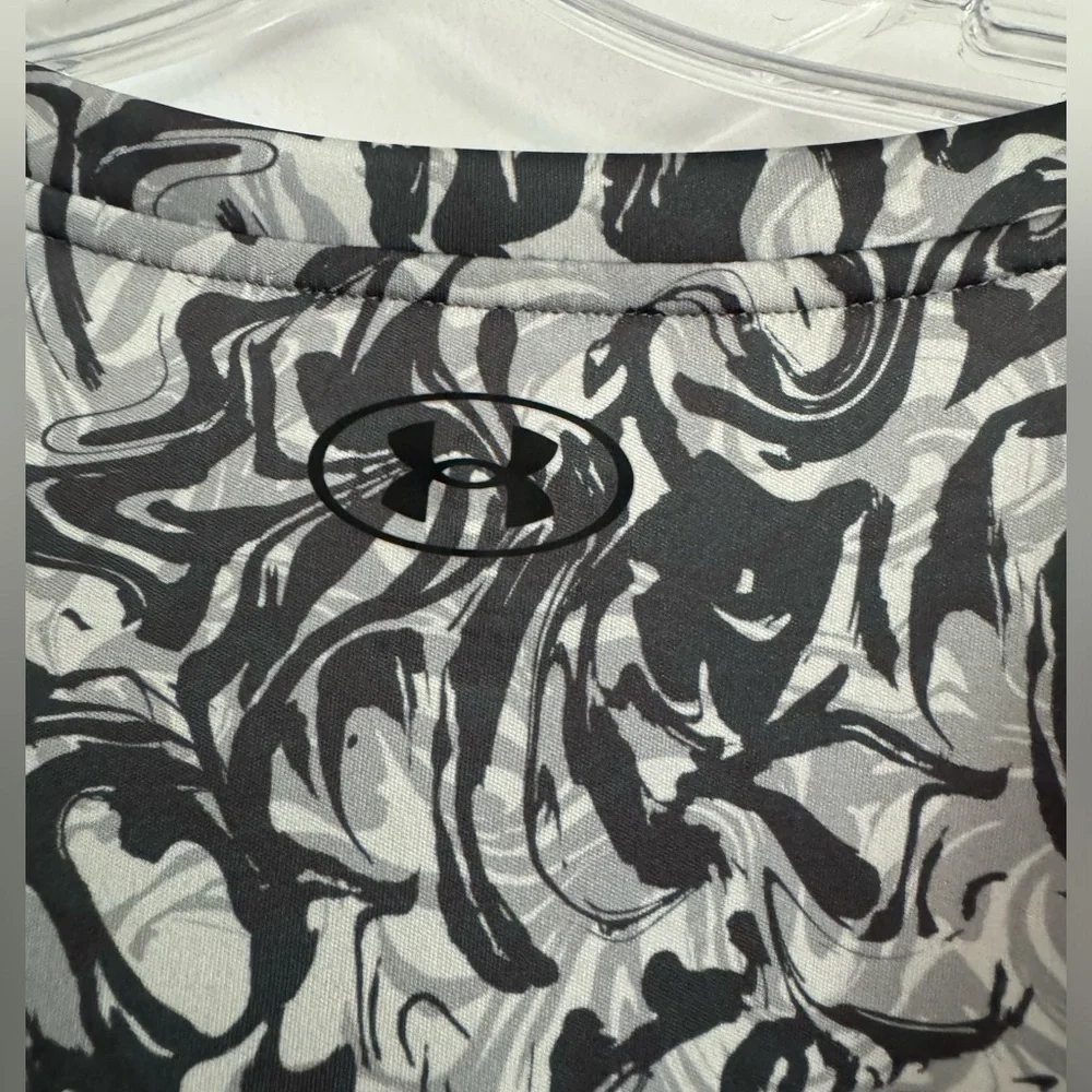 Under Armor Women’s 1X Black, Gray, White Print Shirt - Picture 7 of 10